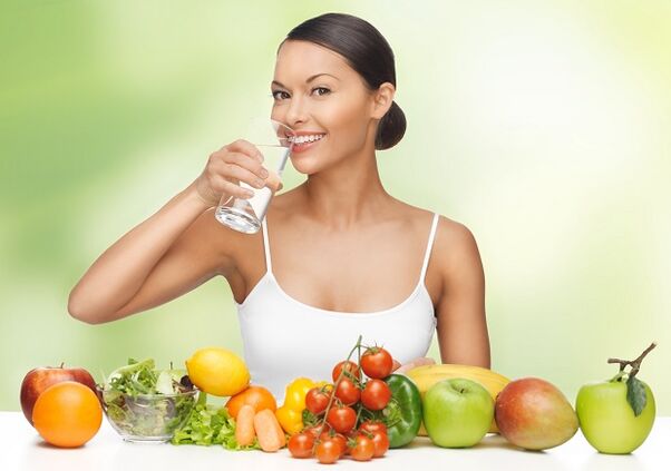 O principio da dieta de auga é a observancia do réxime de bebida, xunto co uso de alimentos saudables